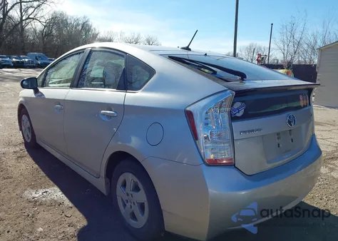 2011 Toyota Prius Three z USA, uszkodzony, nr VIN JTDKN3DU8B5365461